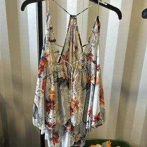 Gimmick floral, chiffon cold shoulder